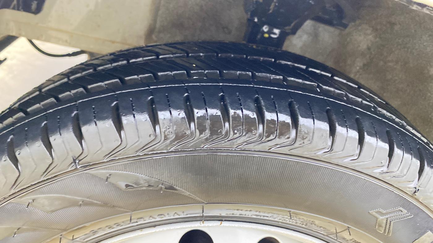 2015 Hyundai Eon D-LITE+, Petrol, Manual, 26,833 km, Left Front Tyre Tread