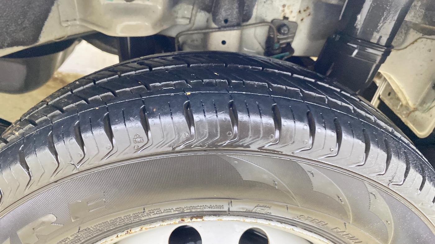 2015 Hyundai Eon D-LITE+, Petrol, Manual, 26,833 km, Left Rear Tyre Tread