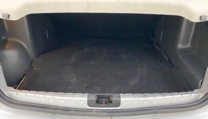 2015 Renault Duster RXL PETROL, Petrol, Manual, 56,809 km, Boot Inside