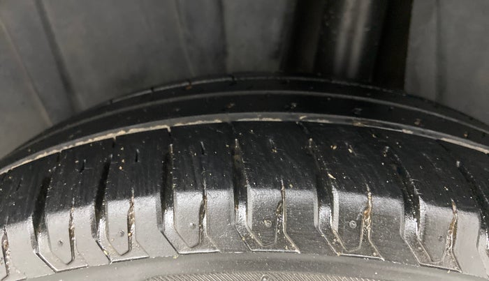 2019 Maruti Ertiga ZXI AT SHVS, Petrol, Automatic, 33,413 km, Left Rear Tyre Tread