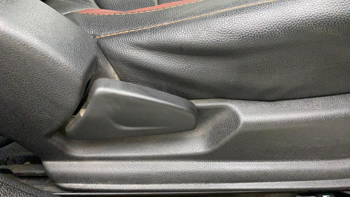 2019 Renault Kwid RXT 1.0 AMT (O), Petrol, Automatic, 20,219 km, Driver Side Adjustment Panel
