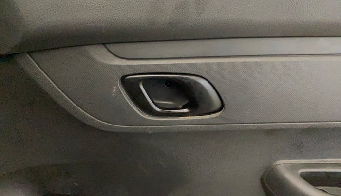 2016 Renault Kwid RXT 0.8, Petrol, Manual, 31,737 km, Driver Side Door Panels Control