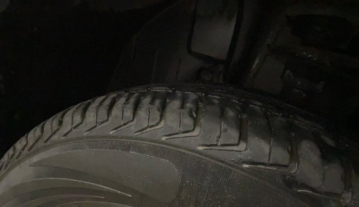 2016 Renault Kwid RXT 0.8, Petrol, Manual, 31,737 km, Left Front Tyre Tread