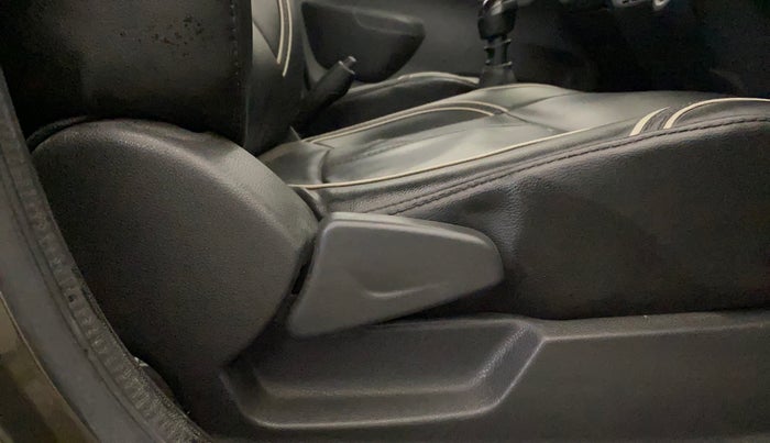 2016 Renault Kwid RXT 0.8, Petrol, Manual, 31,737 km, Driver Side Adjustment Panel