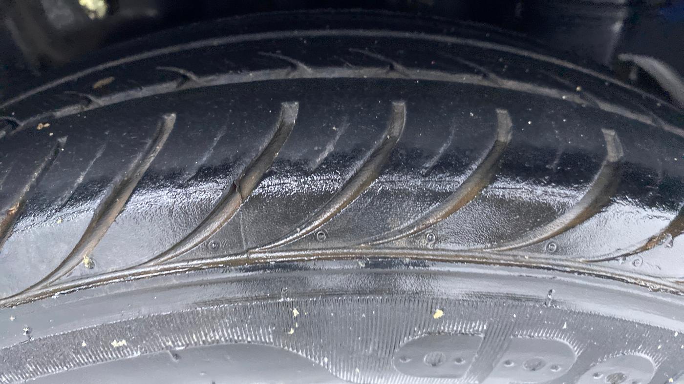2015 Hyundai Eon MAGNA PLUS, Petrol, Manual, 29,128 km, Left Rear Tyre Tread