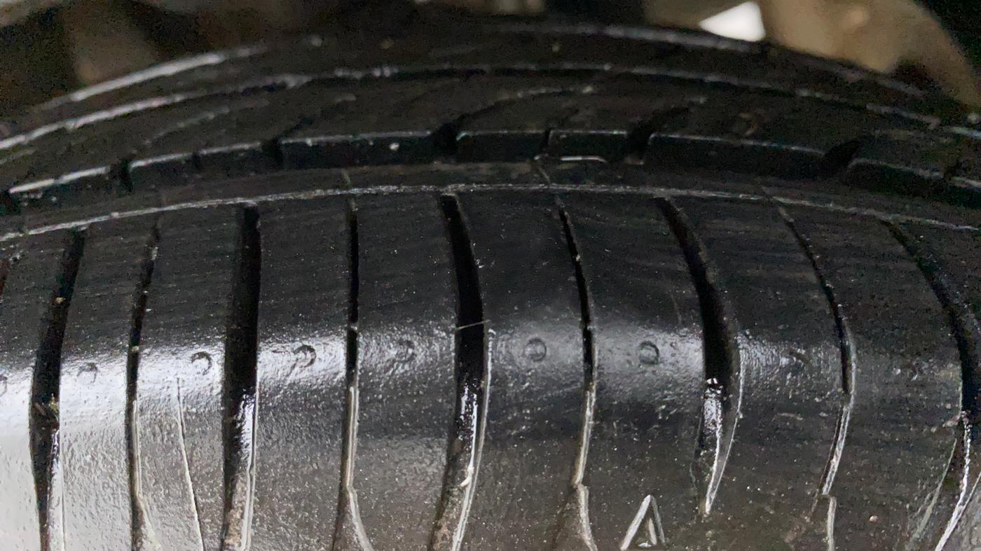 2013 Maruti Zen Estilo LXI, Petrol, Manual, 52,164 km, Right Rear Tyre Tread