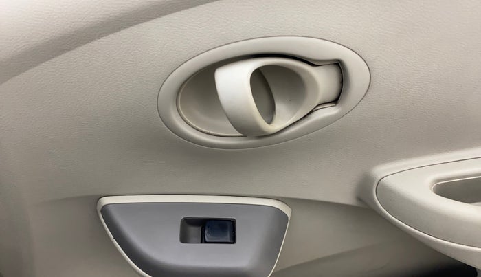 2014 Datsun Go T, Petrol, Manual, 59,457 km, Driver Side Door Panels Control