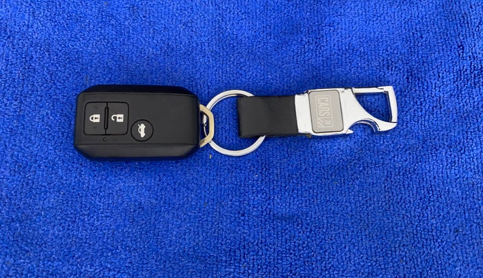 2022 Maruti Dzire ZXI CNG, CNG, Manual, 16,696 km, Key Close Up