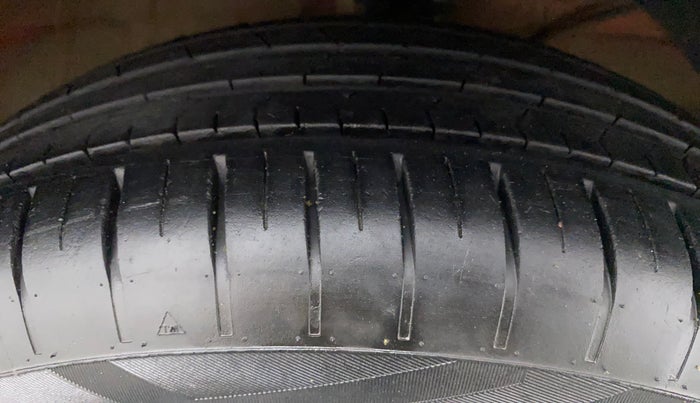 2022 Maruti Dzire ZXI CNG, CNG, Manual, 16,696 km, Right Front Tyre Tread
