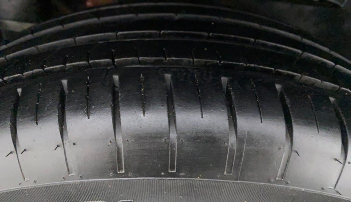 2022 Maruti Dzire ZXI CNG, CNG, Manual, 16,696 km, Right Rear Tyre Tread