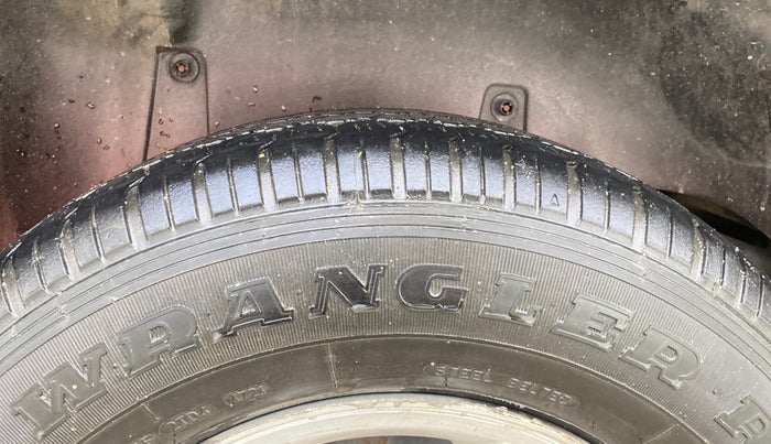 2015 Mahindra TUV300 T8, Diesel, Manual, 70,354 km, Right Rear Tyre Tread