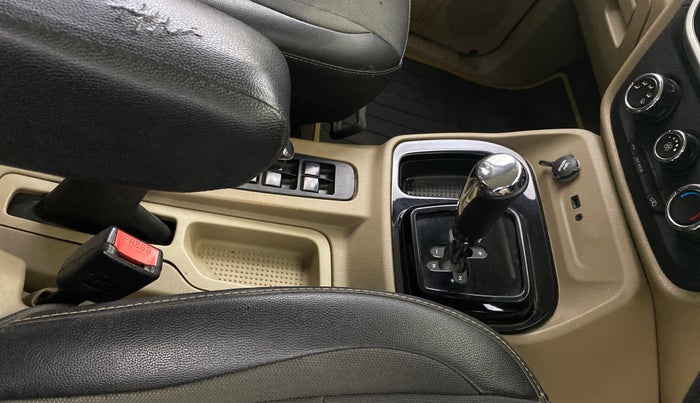 2015 Mahindra TUV300 T8, Diesel, Manual, 70,354 km, Gear Lever