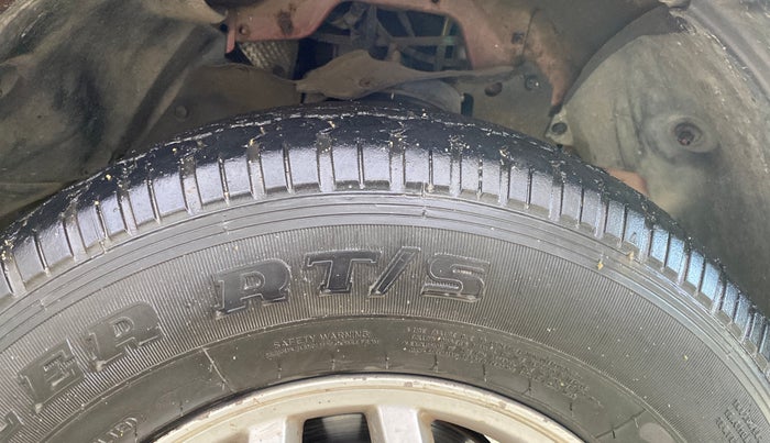 2015 Mahindra TUV300 T8, Diesel, Manual, 70,354 km, Right Front Tyre Tread