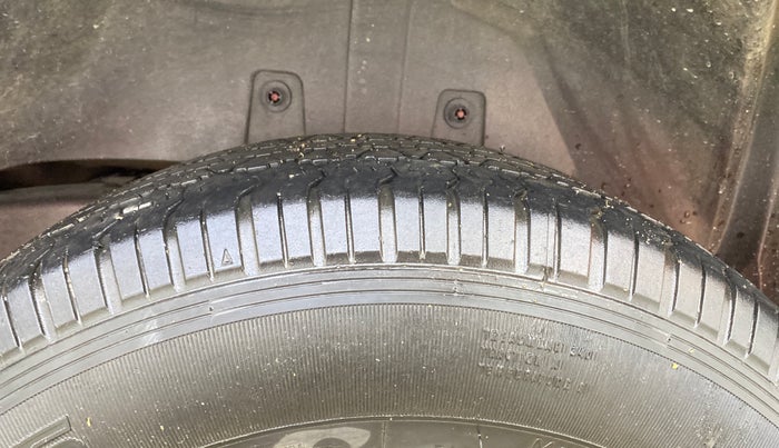 2015 Mahindra TUV300 T8, Diesel, Manual, 70,354 km, Left Rear Tyre Tread