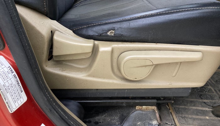 2015 Mahindra TUV300 T8, Diesel, Manual, 70,354 km, Driver Side Adjustment Panel