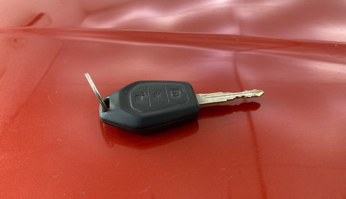 2015 Mahindra TUV300 T8, Diesel, Manual, 70,354 km, Key Close Up