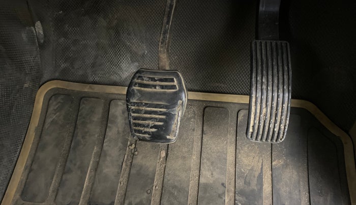 2015 Mahindra TUV300 T8, Diesel, Manual, 70,354 km, Pedals