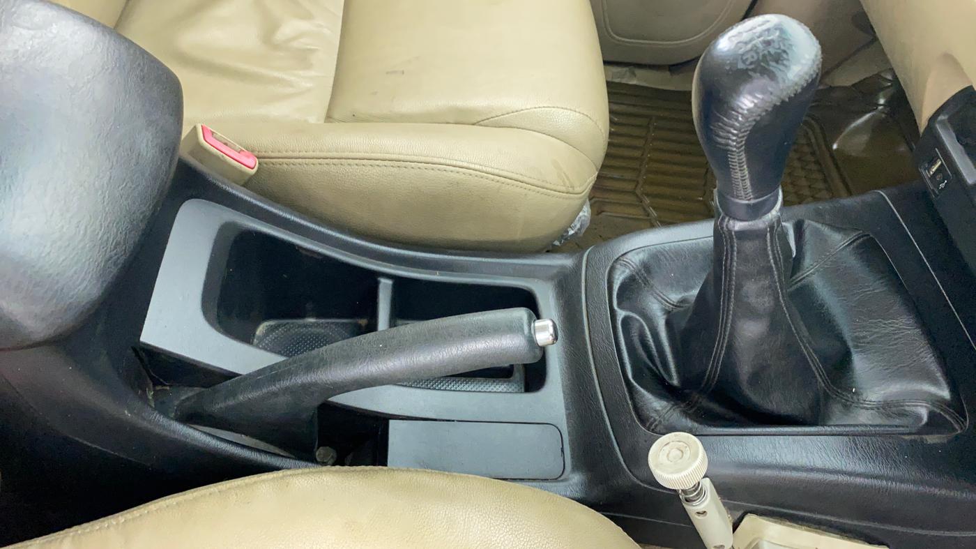 2014 Toyota Fortuner 3.0 4X2 MT, Diesel, Manual, 91,733 km, Gear Lever