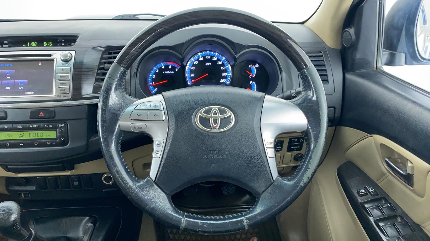 2014 Toyota Fortuner 3.0 4X2 MT, Diesel, Manual, 91,733 km, Steering Wheel Close Up
