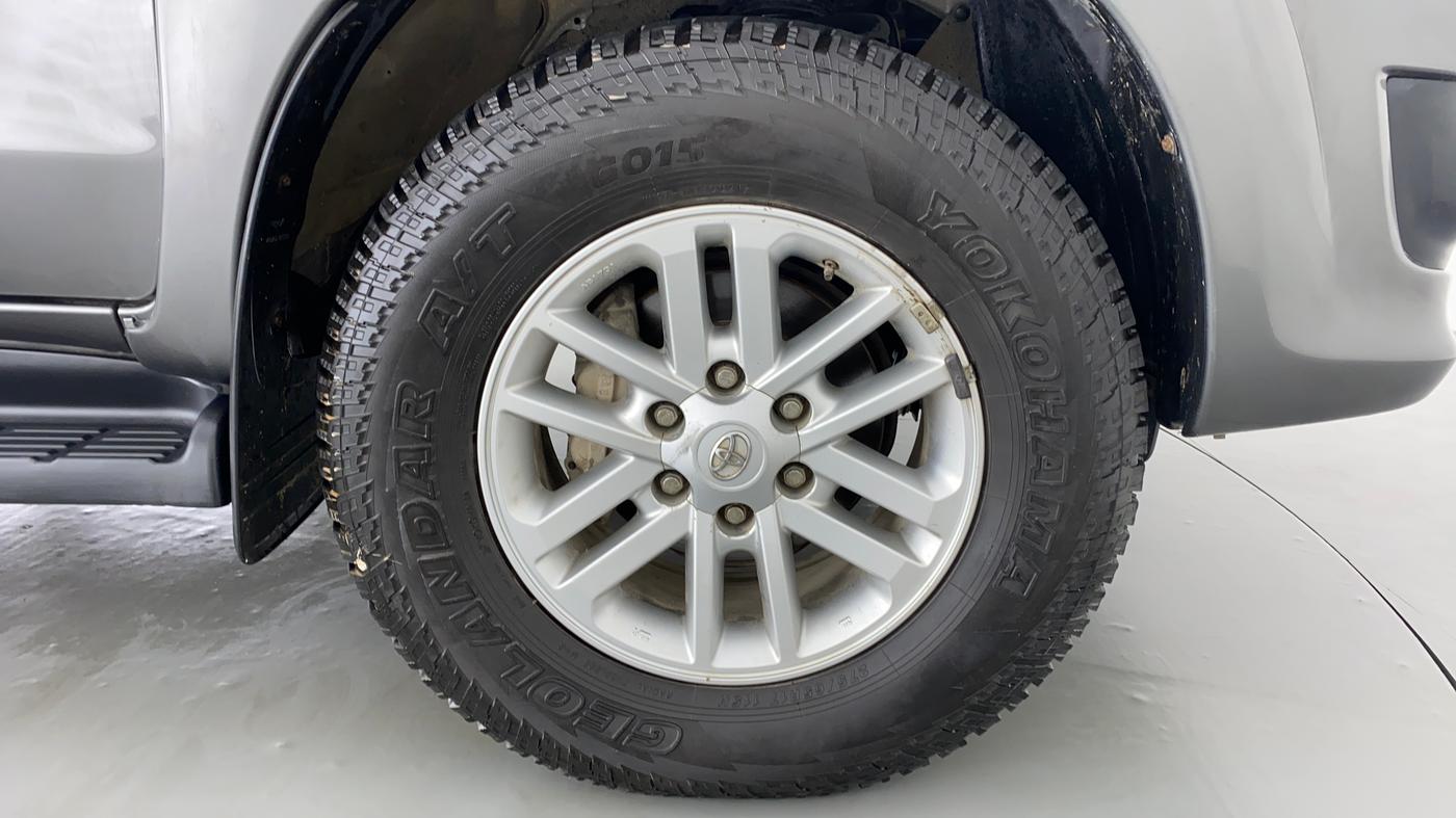 2014 Toyota Fortuner 3.0 4X2 MT, Diesel, Manual, 91,733 km, Right Front Wheel
