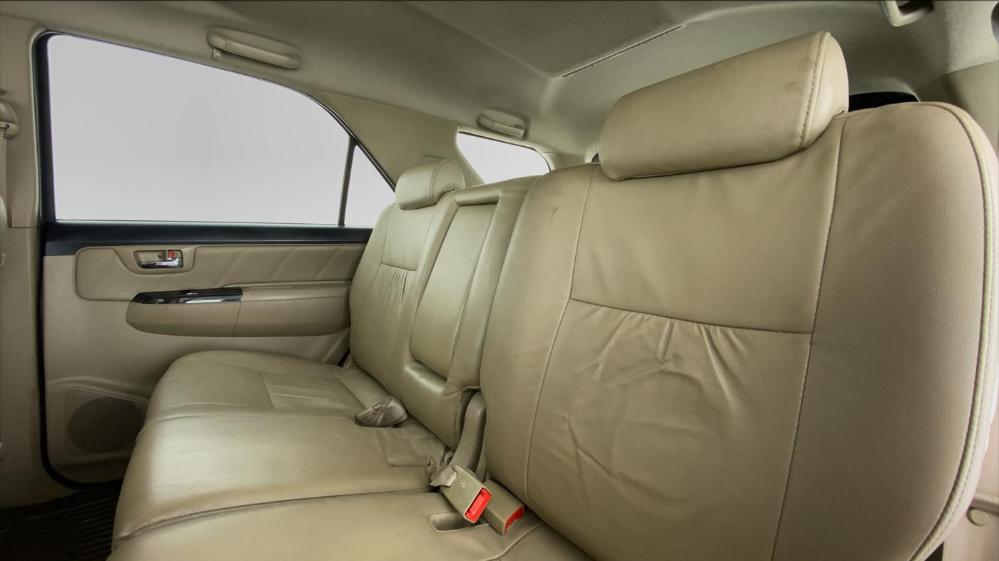 2014 Toyota Fortuner 3.0 4X2 MT, Diesel, Manual, 91,733 km, Right Side Rear Door Cabin