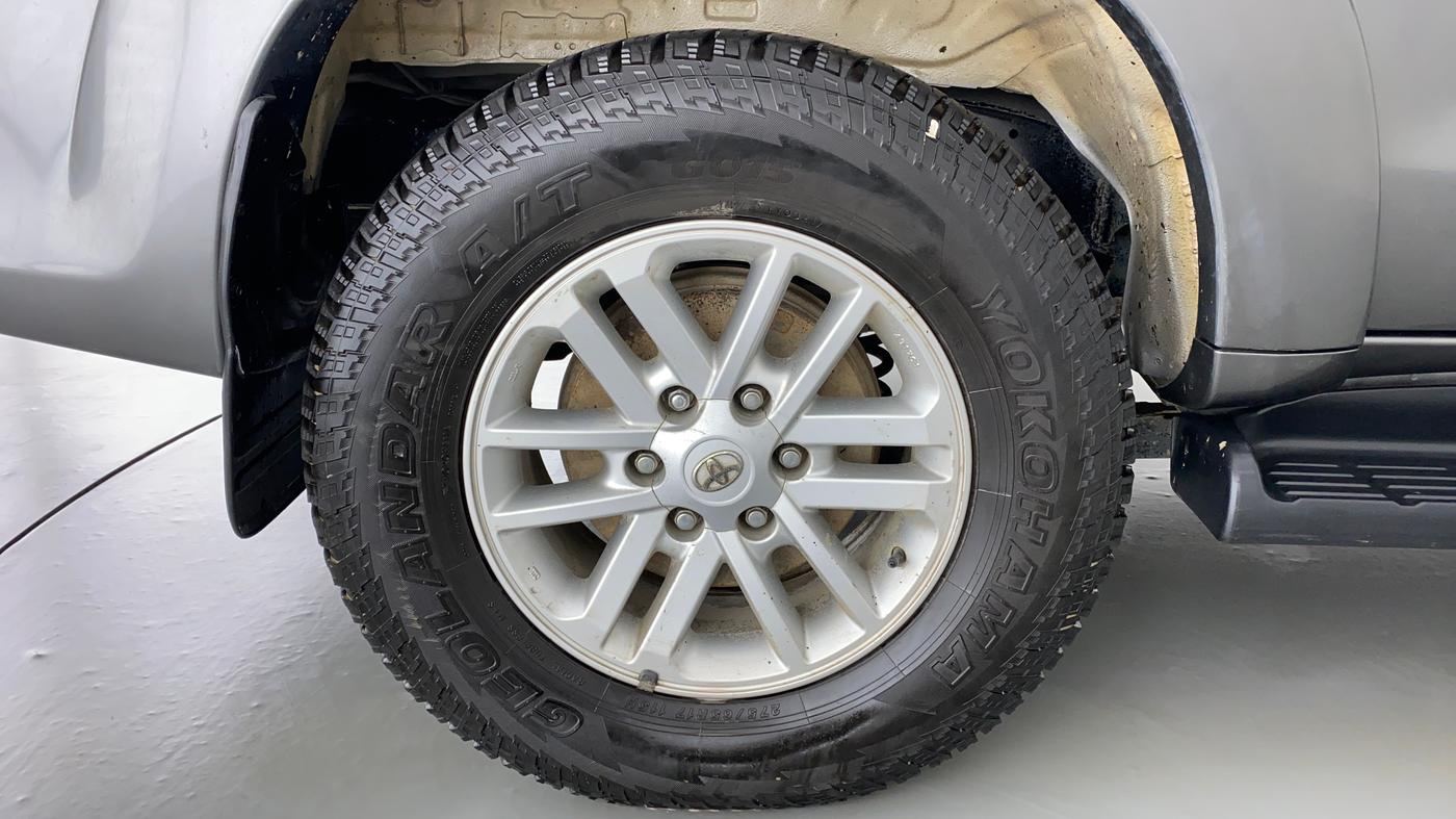2014 Toyota Fortuner 3.0 4X2 MT, Diesel, Manual, 91,733 km, Right Rear Wheel