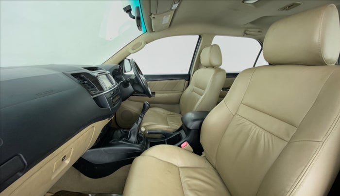 2014 Toyota Fortuner 3.0 4X2 MT, Diesel, Manual, 91,733 km, Right Side Front Door Cabin