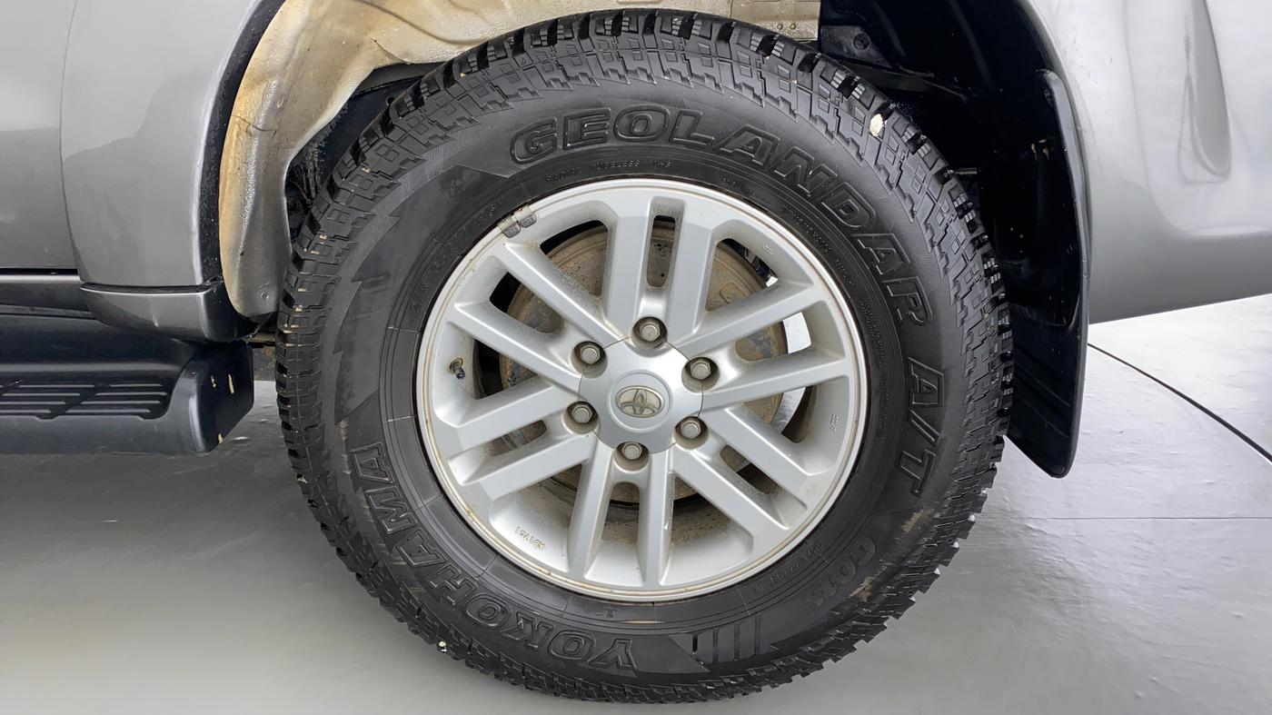 2014 Toyota Fortuner 3.0 4X2 MT, Diesel, Manual, 91,733 km, Left Rear Wheel