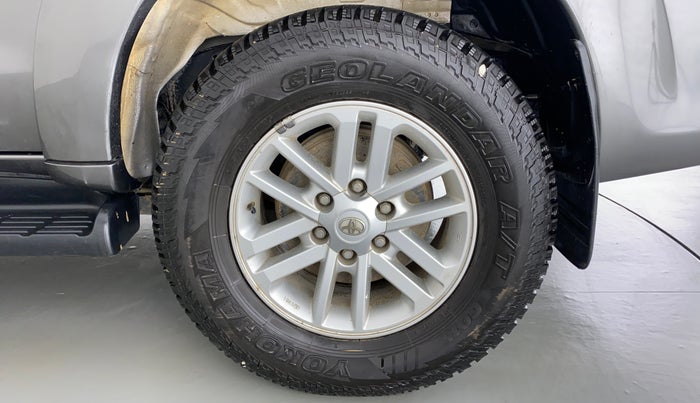 2014 Toyota Fortuner 3.0 4X2 MT, Diesel, Manual, 91,733 km, Left Rear Wheel