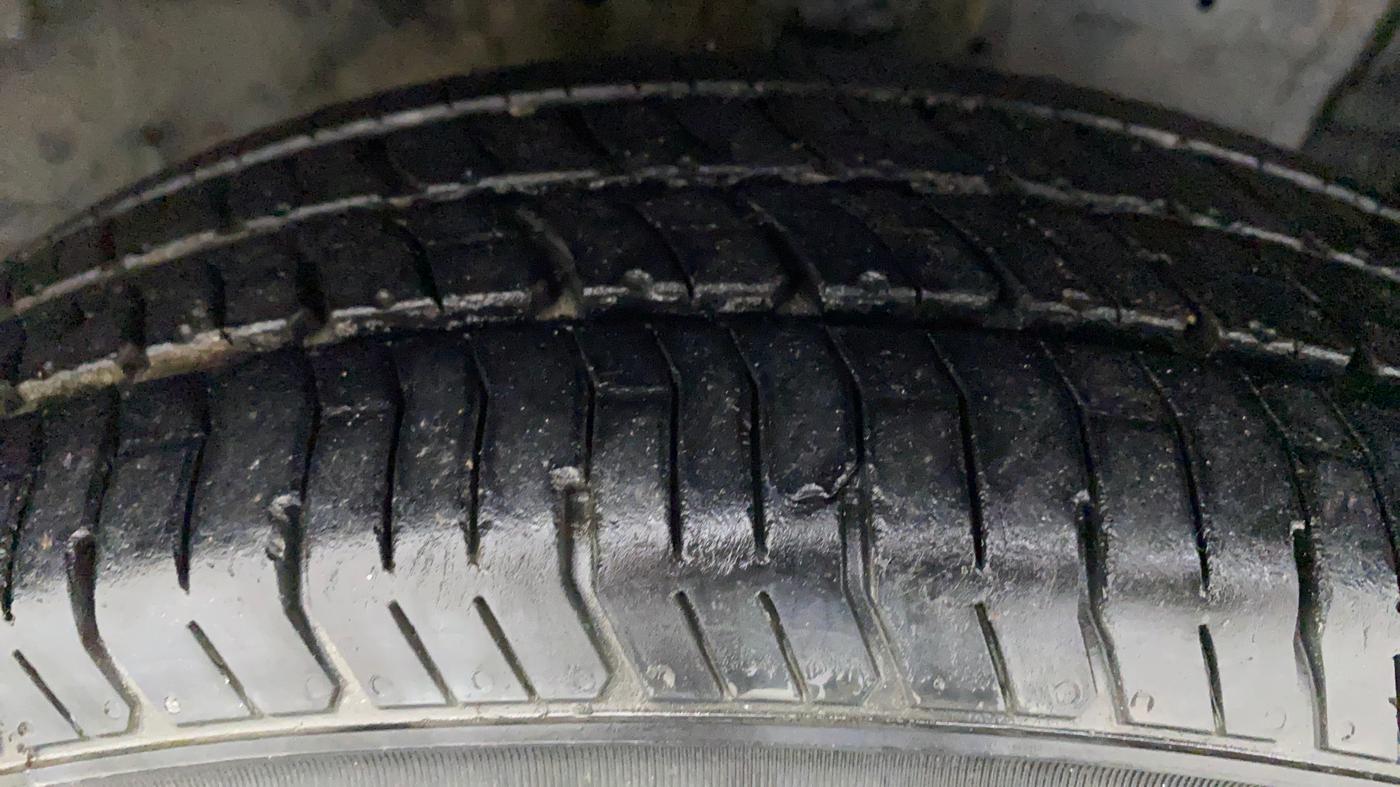 2013 Maruti Swift Dzire VDI, Diesel, Manual, 69,656 km, Right Front Tyre Tread