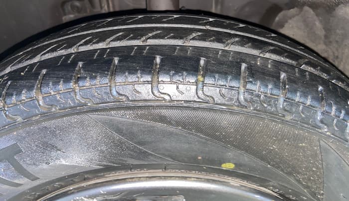 2019 Renault Kwid RXT 1.0 (O), Petrol, Manual, 82,935 km, Left Front Tyre Tread