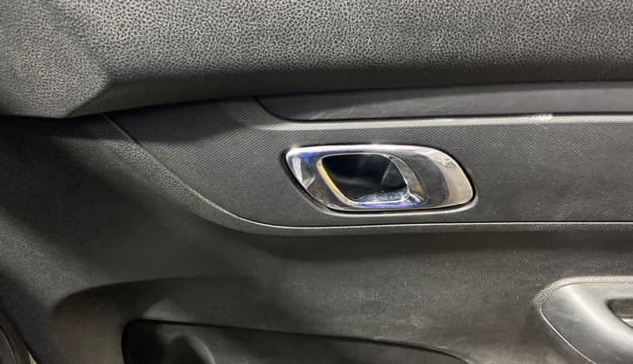 2019 Renault Kwid RXT 1.0 (O), Petrol, Manual, 82,935 km, Driver Side Door Panels Control