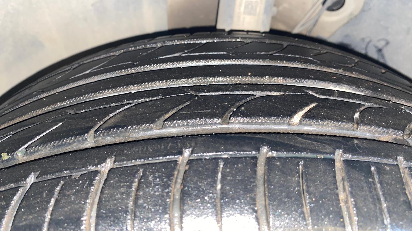 2016 Skoda Octavia STYLE PLUS AT 1.8 TSI, Petrol, Automatic, 58,090 km, Left Front Tyre Tread