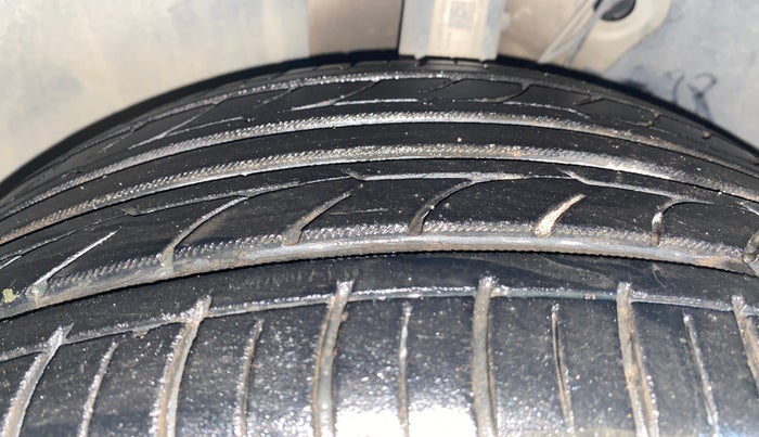 2016 Skoda Octavia STYLE PLUS AT 1.8 TSI, Petrol, Automatic, 58,090 km, Left Front Tyre Tread