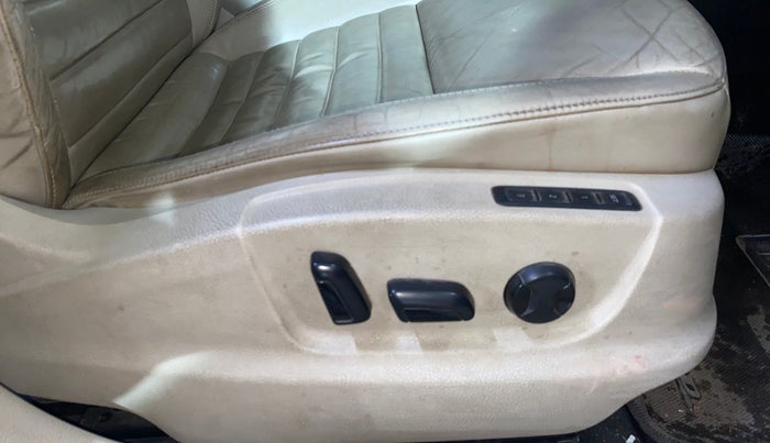 2016 Skoda Octavia STYLE PLUS AT 1.8 TSI, Petrol, Automatic, 58,090 km, Driver Side Adjustment Panel