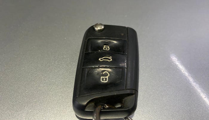 2016 Skoda Octavia STYLE PLUS AT 1.8 TSI, Petrol, Automatic, 58,090 km, Key Close Up