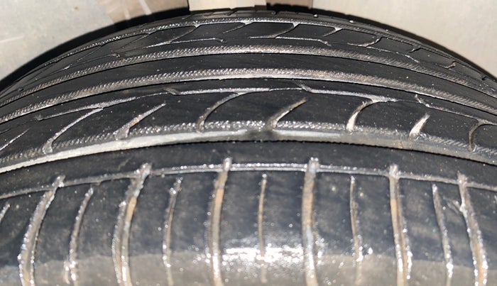 2016 Skoda Octavia STYLE PLUS AT 1.8 TSI, Petrol, Automatic, 58,090 km, Right Front Tyre Tread