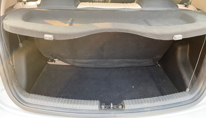 2015 Hyundai Grand i10 SPORTZ 1.2 KAPPA VTVT, Petrol, Manual, 1,44,319 km, Boot Inside