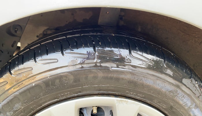 2015 Hyundai Grand i10 SPORTZ 1.2 KAPPA VTVT, Petrol, Manual, 1,44,319 km, Right Rear Tyre Tread