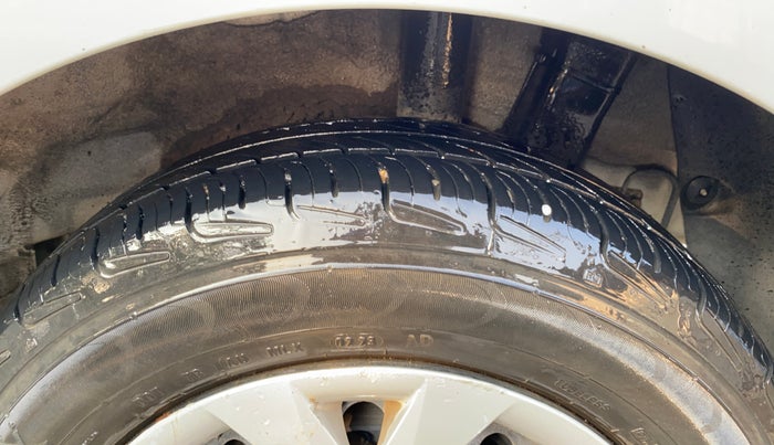 2015 Hyundai Grand i10 SPORTZ 1.2 KAPPA VTVT, Petrol, Manual, 1,44,319 km, Left Rear Tyre Tread