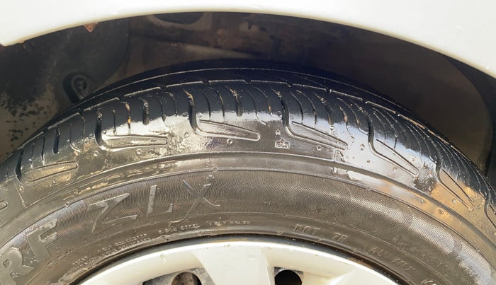 2015 Hyundai Grand i10 SPORTZ 1.2 KAPPA VTVT, Petrol, Manual, 1,44,319 km, Left Front Tyre Tread