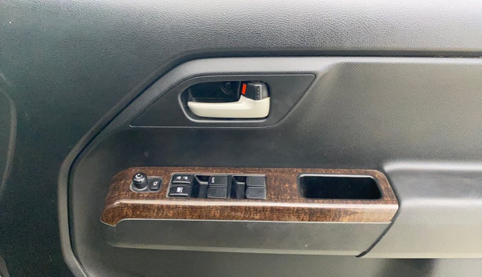 2021 Maruti New Wagon-R ZXI 1.2, Petrol, Manual, 57,377 km, Driver Side Door Panels Control