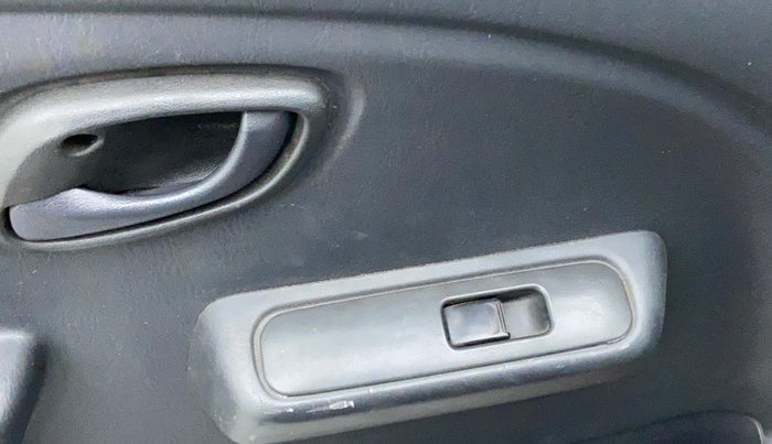 2011 Maruti Alto LXI CNG, CNG, Manual, 55,450 km, Left front window switch / handle - Switch/handle not functional