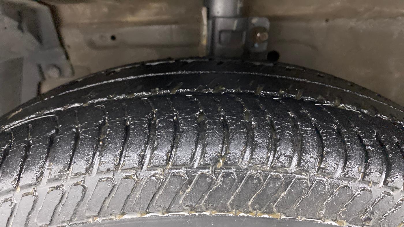 2013 Maruti Swift Dzire VXI, Petrol, Manual, 38,523 km, Left Front Tyre Tread