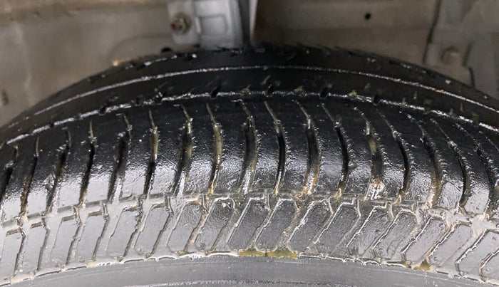 2013 Maruti Swift Dzire VXI, Petrol, Manual, 38,523 km, Right Front Tyre Tread