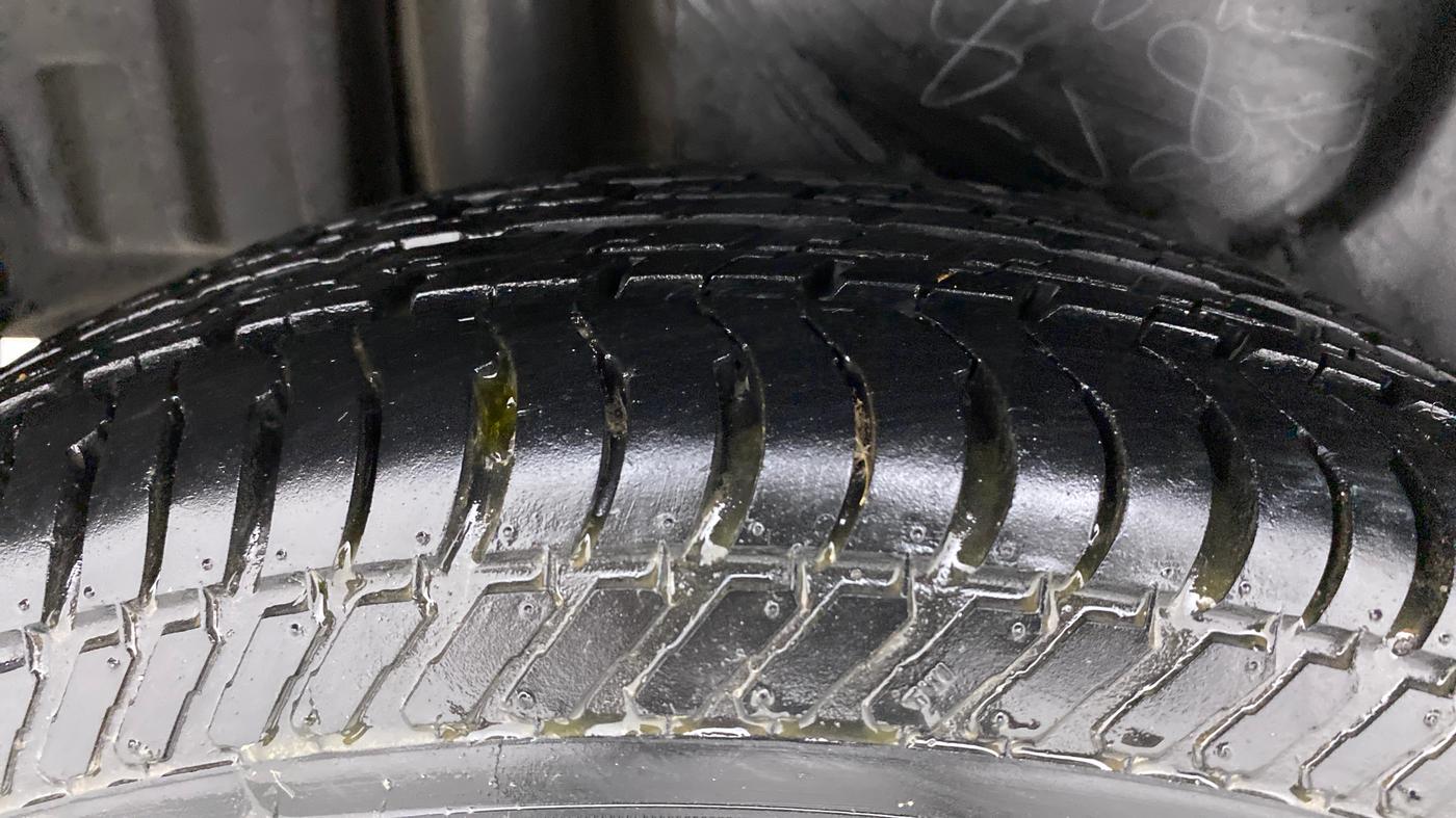 2013 Maruti Swift Dzire VXI, Petrol, Manual, 38,523 km, Right Rear Tyre Tread