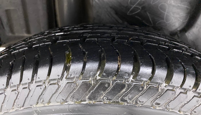 2013 Maruti Swift Dzire VXI, Petrol, Manual, 38,523 km, Right Rear Tyre Tread