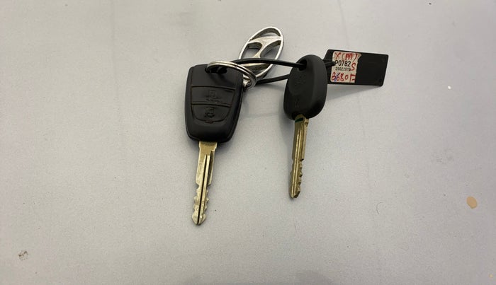 2019 Hyundai Xcent S 1.2, Petrol, Manual, 33,914 km, Key Close Up