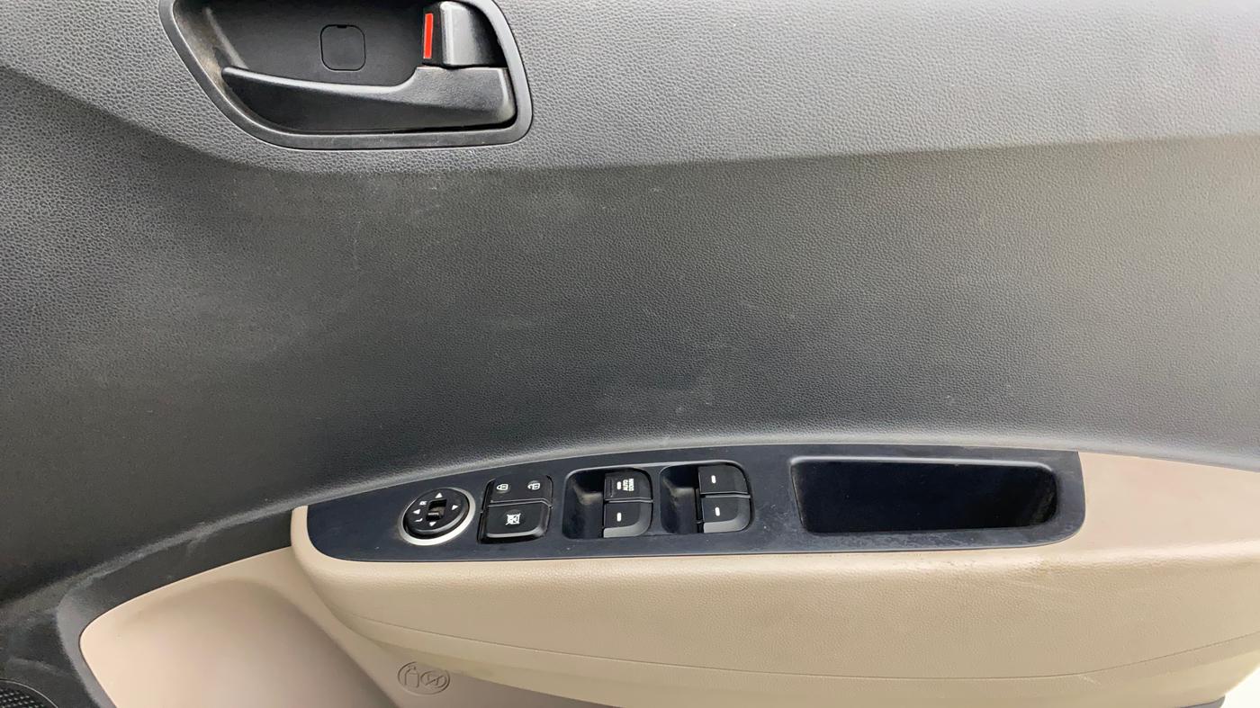 2019 Hyundai Xcent S 1.2, Petrol, Manual, 33,914 km, Driver Side Door Panels Control