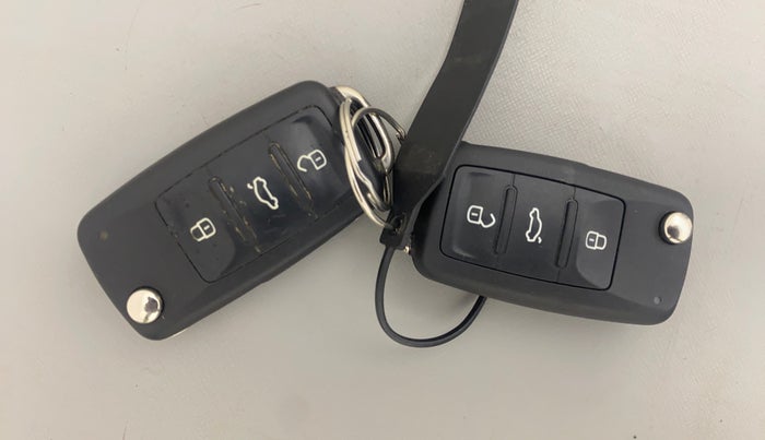 2017 Volkswagen Ameo HIGHLINE PLUS 1.5L AT 16 ALLOY, Diesel, Automatic, 71,356 km, Key Close Up